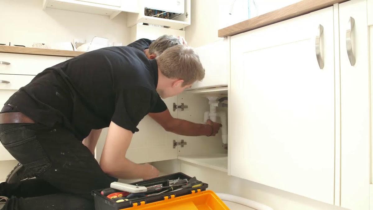 Lavabo gideri altı açma
